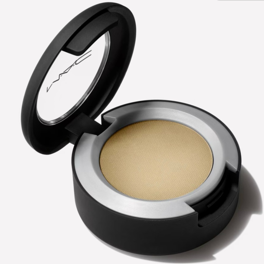 MAC Powder Kiss Soft Matte Eye Shadow So Haute Right Now & Per-Suede Me (2)